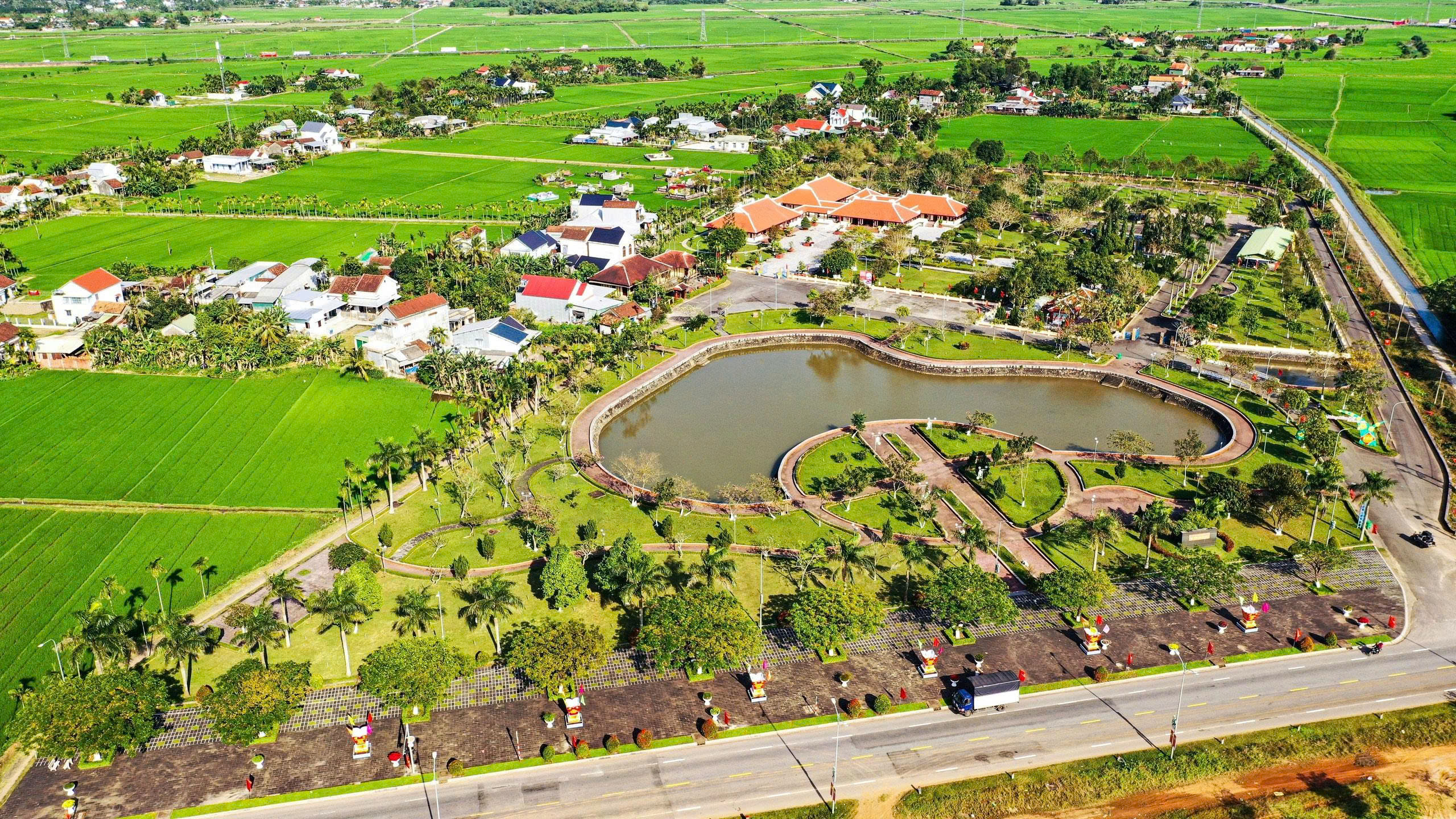 120 năm ngày sinh Thủ tướng Phạm Văn Đồng: Làng tôi có một vị thủ tướng- Ảnh 2. 120 năm ngày sinh Thủ tướng Phạm Văn Đồng: Làng tôi có một vị thủ tướng- Ảnh 2.