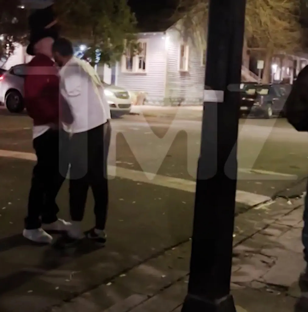 Bắt khẩn cấp diễn viên đình đám ngay đầu năm mới, video hiện trường gây sốc- Ảnh 2.