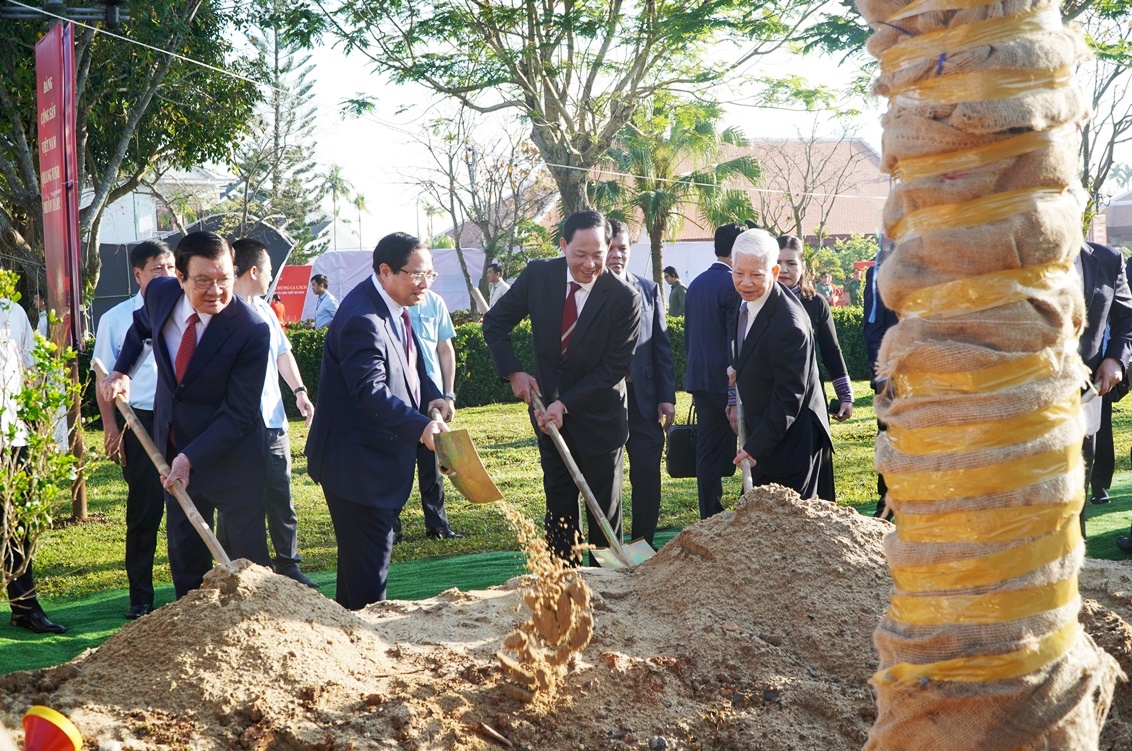 Thủ tướng dự Lễ kỷ niệm 120 năm ngày sinh cố Thủ tướng Phạm Văn Đồng - Ảnh 4.