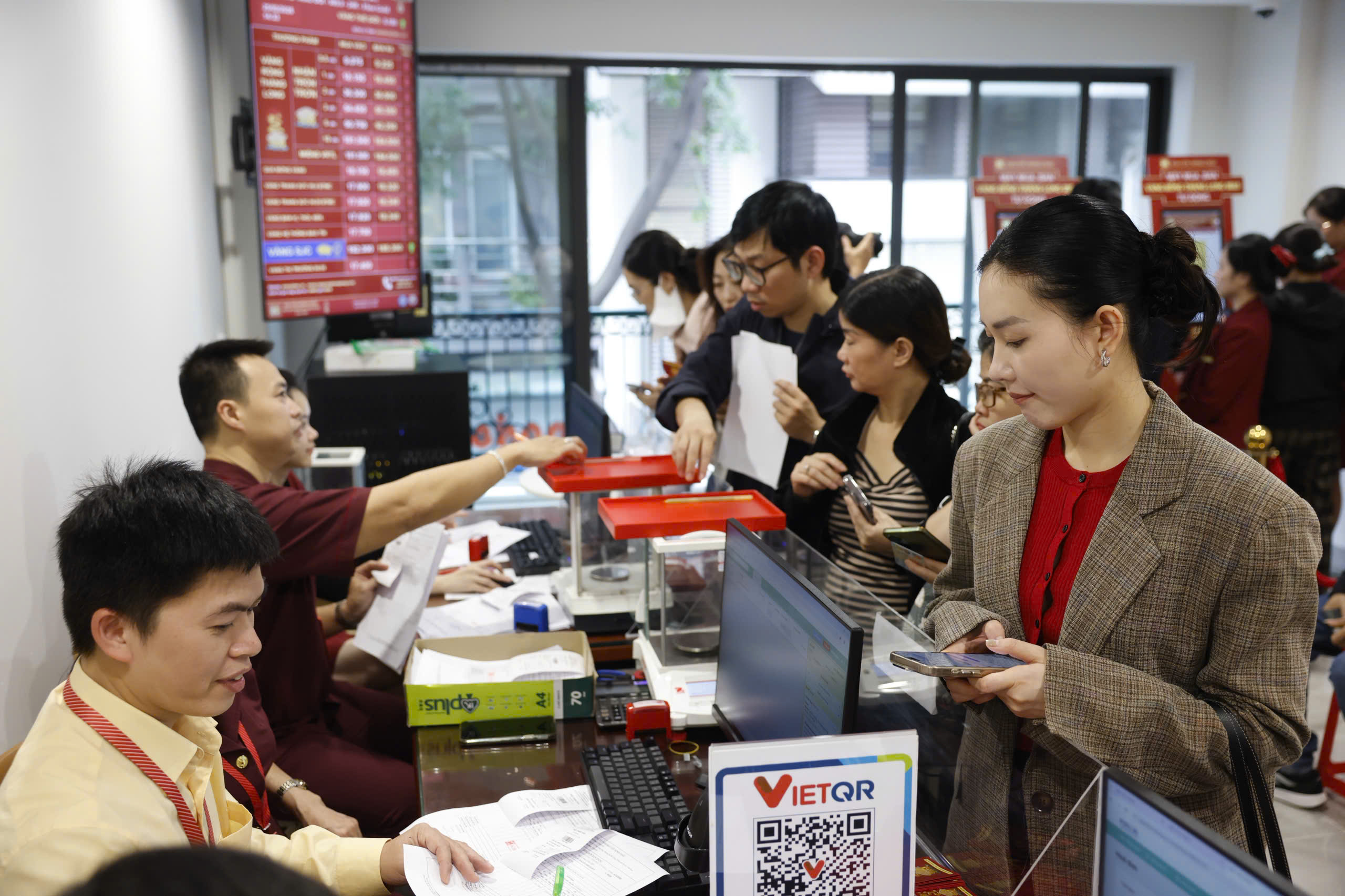 Giá vàng tự do tăng liên tục - Ảnh 5.