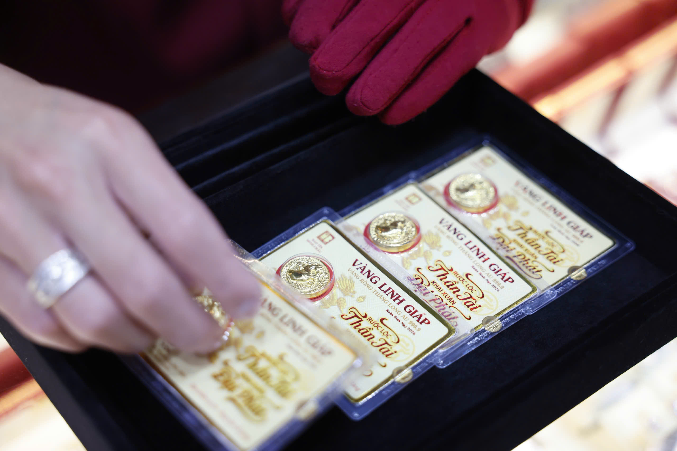 Giá vàng tự do tăng liên tục - Ảnh 7.