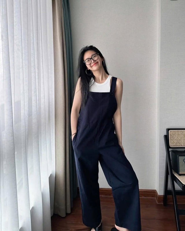 Nét đẹp thanh xuân cùng những chiếc quần, váy yếm- Ảnh 4. Nét đẹp thanh xuân cùng những chiếc quần, váy yếm- Ảnh 4.