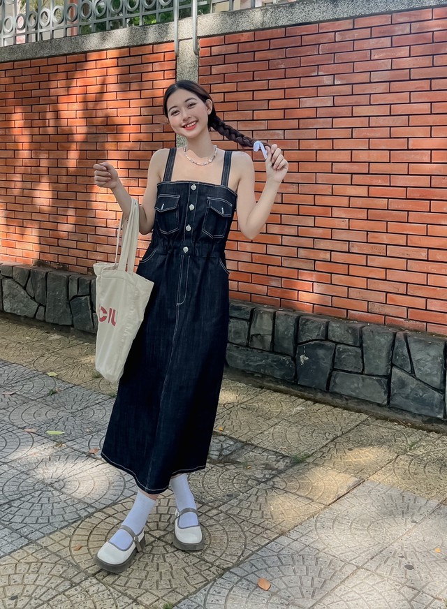 Nét đẹp thanh xuân cùng những chiếc quần, váy yếm- Ảnh 6. Nét đẹp thanh xuân cùng những chiếc quần, váy yếm- Ảnh 6.