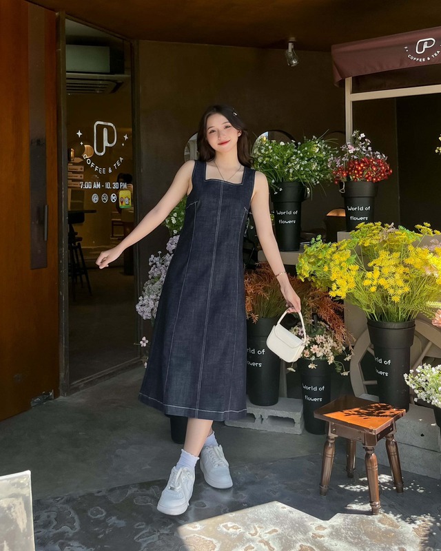 Nét đẹp thanh xuân cùng những chiếc quần, váy yếm- Ảnh 8. Nét đẹp thanh xuân cùng những chiếc quần, váy yếm- Ảnh 8.