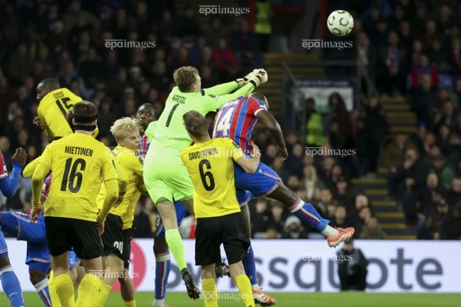 8-cau-thu-vang-mat-trong-tran-mu-tiep-doi-thu-kho-chiu-crystal-palace (1).jpg