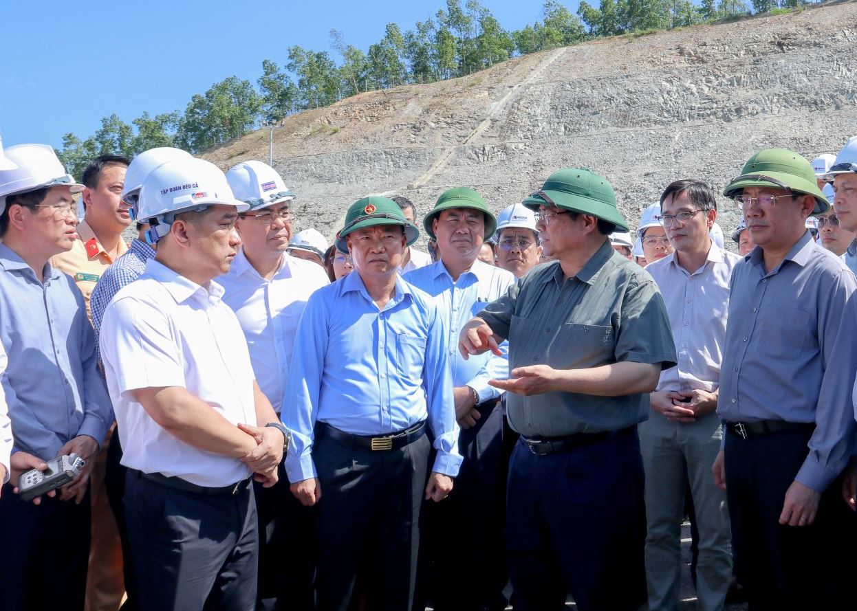 Thủ tướng yêu cầu sớm đưa vào khai thác các cao tốc qua Nam Trung Bộ 2 Thủ tướng yêu cầu sớm đưa vào khai thác các cao tốc qua Nam Trung Bộ - Ảnh 2.