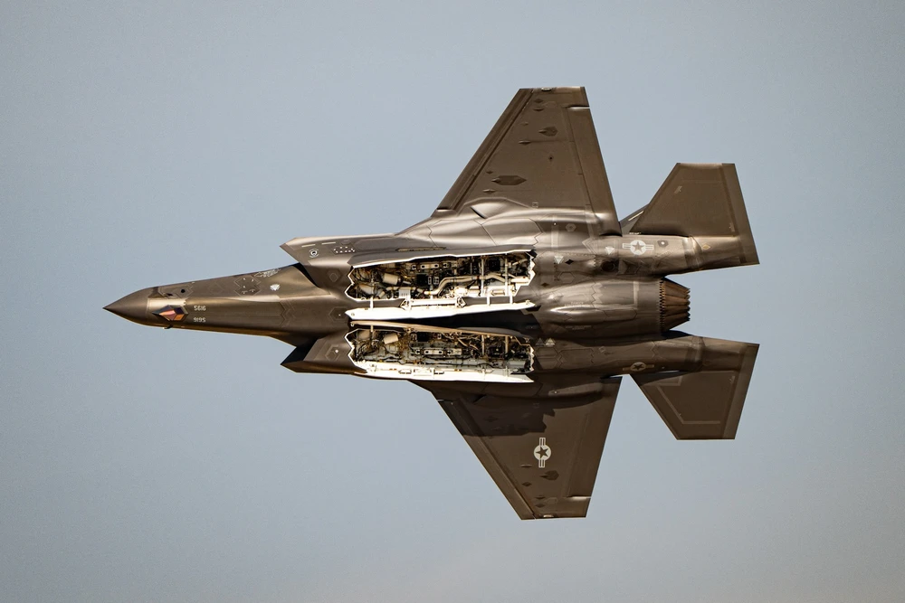 Máy bay chiến đấu F-35 A Lightning II của Mỹ tại Triển lãm Hàng không Dubai. Ảnh: CENTCOM F-35 .jpg