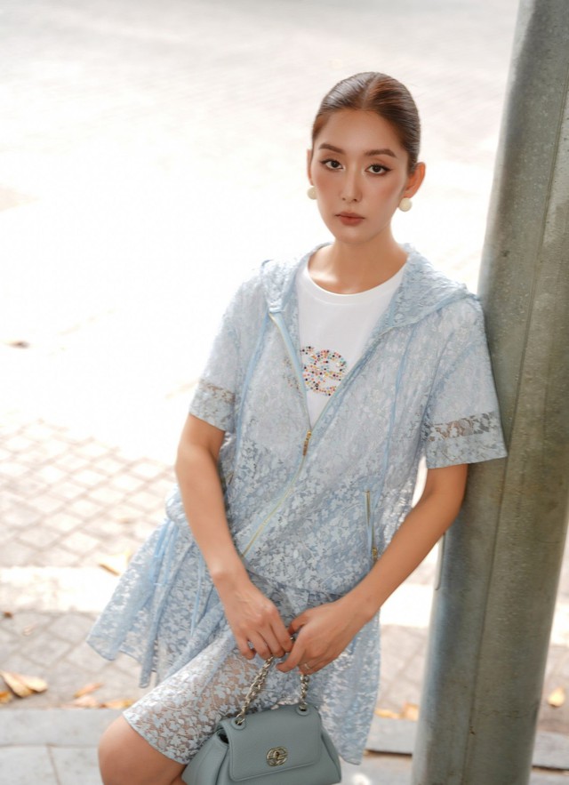 Rạng rỡ hơn cùng các thiết kế ren trong trang phục 5 Rạng rỡ hơn cùng các thiết kế ren trong trang phục - Ảnh 5.