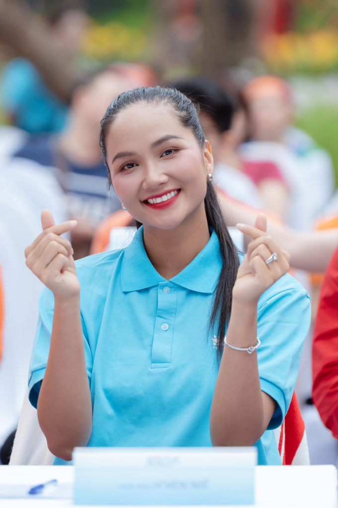 Hoa hậu HHen Niê trong buổi phát động giải chạy Run for Rare Kids. Ảnh: Ban tổ chức cung cấp