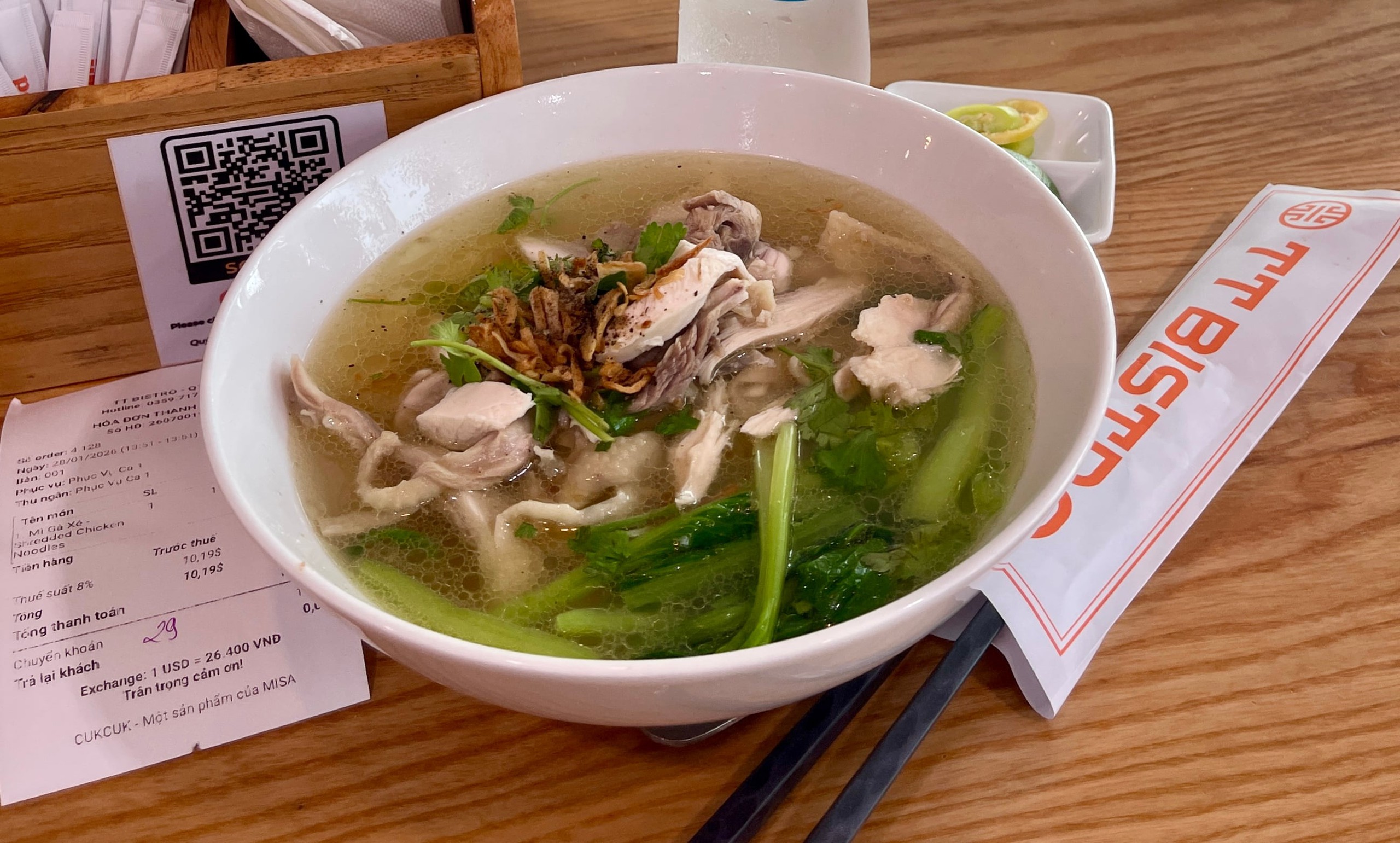 Đồ ăn ở sân bay đắt đỏ, bình thường hay 'chặt chém'? 4 sân bay - Ảnh 4.