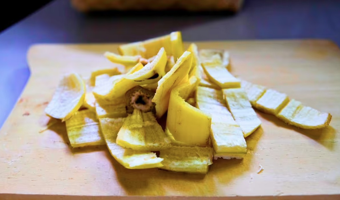 Vứt thứ này ra vườn ngay bây giờ, cây cối tự nhiên xanh tốt suốt xuân hè- Ảnh 2.