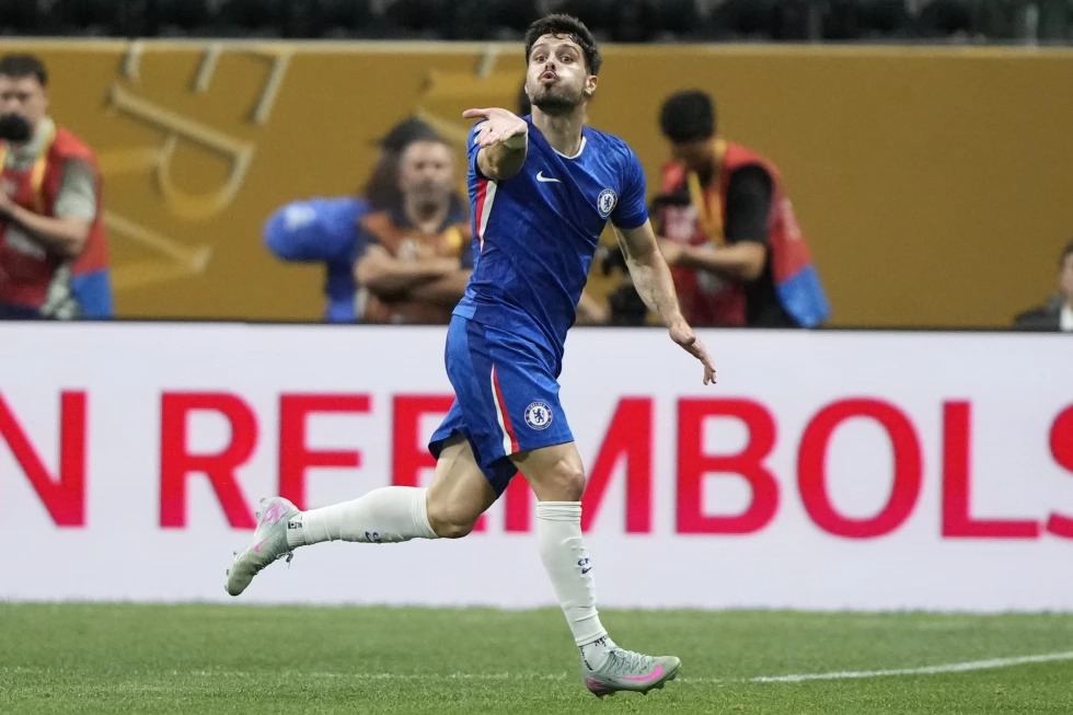 Arsenal “lép vế” trong đội hình kết hợp với Chelsea 10 Arsenal “lép vế” trong đội hình kết hợp với Chelsea - Ảnh 10.