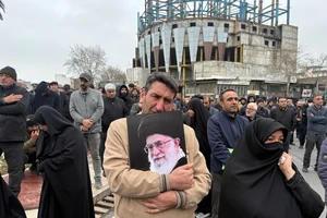 ẢNH, VIDEO: Dân Iran tiếc thương Lãnh tụ Tối cao Khamenei