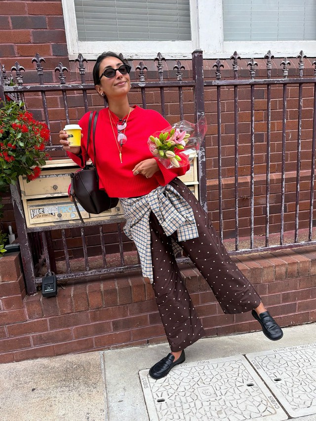 Mùa mốt năm nay, kiểu quần này đang dần thay thế quần denim 2 Mùa mốt năm nay, kiểu quần này đang dần thay thế quần denim - Ảnh 2.