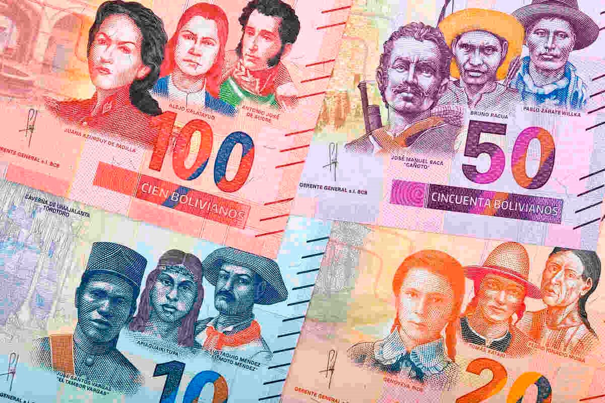 Tiền rơi trắng trời sau thảm kịch máy bay: Chính quyền Bolivia chạy đua tiêu hủy hàng triệu USD trước khi dân nghèo kịp 