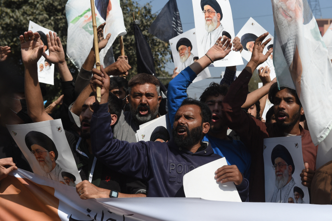 Người Hồi giáo dòng Shiite ở Pakistan biểu tình phản đối Mỹ - Israel tập kích Iran tại Lahore ngày 1/3. Ảnh: AFP