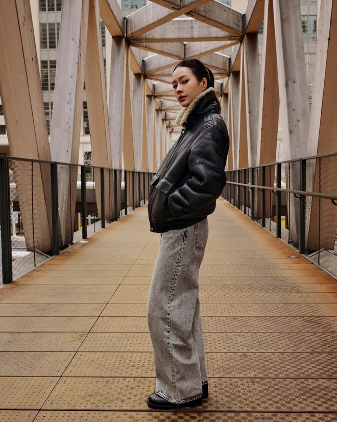 Áo khoác da và công thức phối màu cho phái đẹp- Ảnh 8. Áo khoác da và công thức phối màu cho phái đẹp- Ảnh 8.