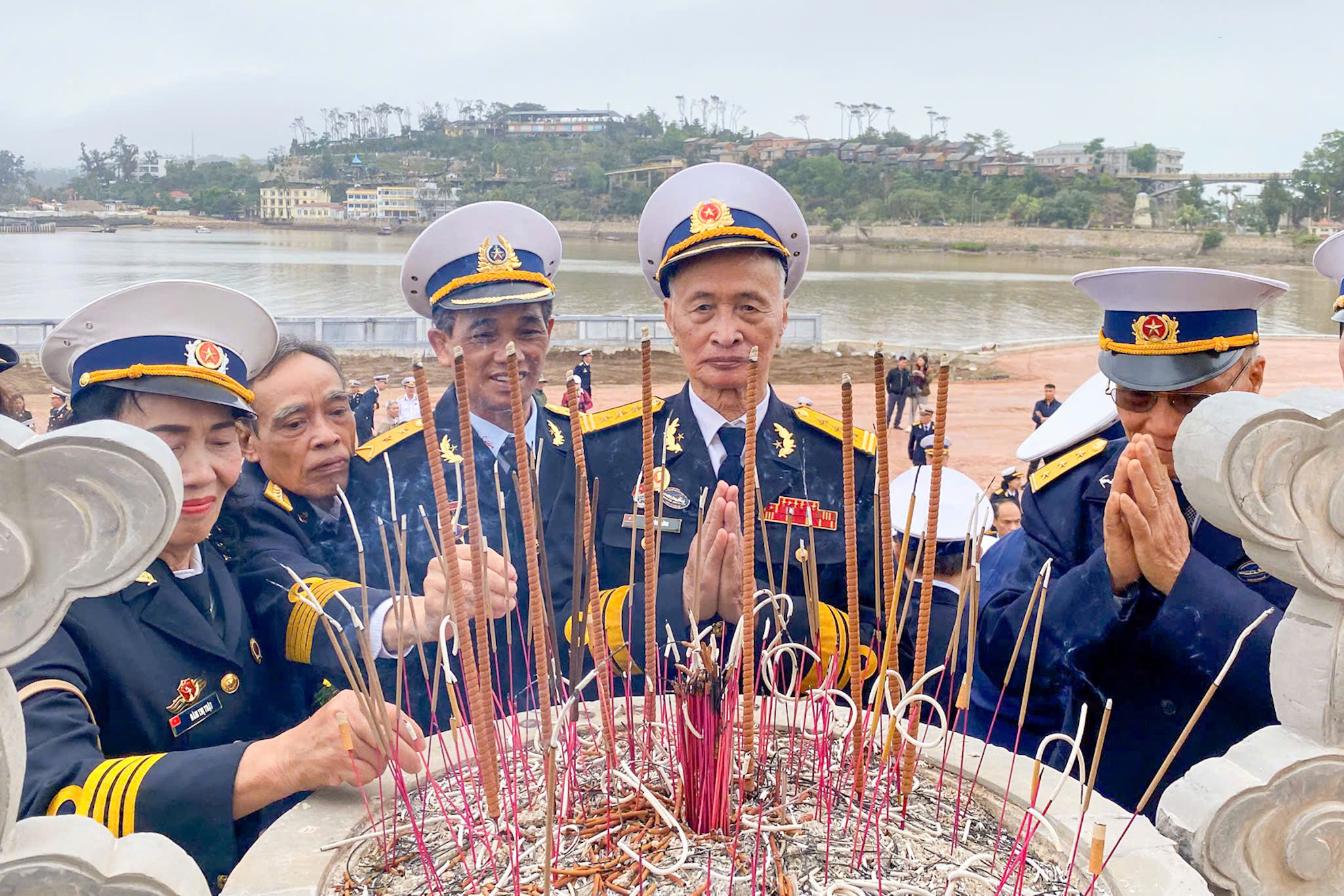 Kỷ niệm 58 năm Đoàn tàu không số hy sinh vì sự nghiệp giải phóng dân tộc - Ảnh 2.