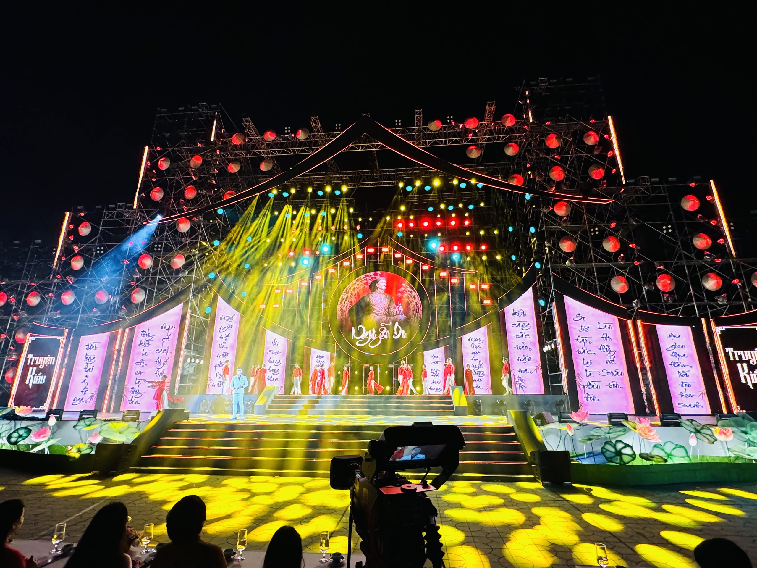 Hồn đất, hồn người, hồn thời đại trong Đêm thơ Việt Nam 2006 tại TP.HCM 4 Tưng bừng đêm thơ Việt Nam 2026 với chủ đề 'Hồn thơ Việt' tại TP.HCM - Ảnh 4.