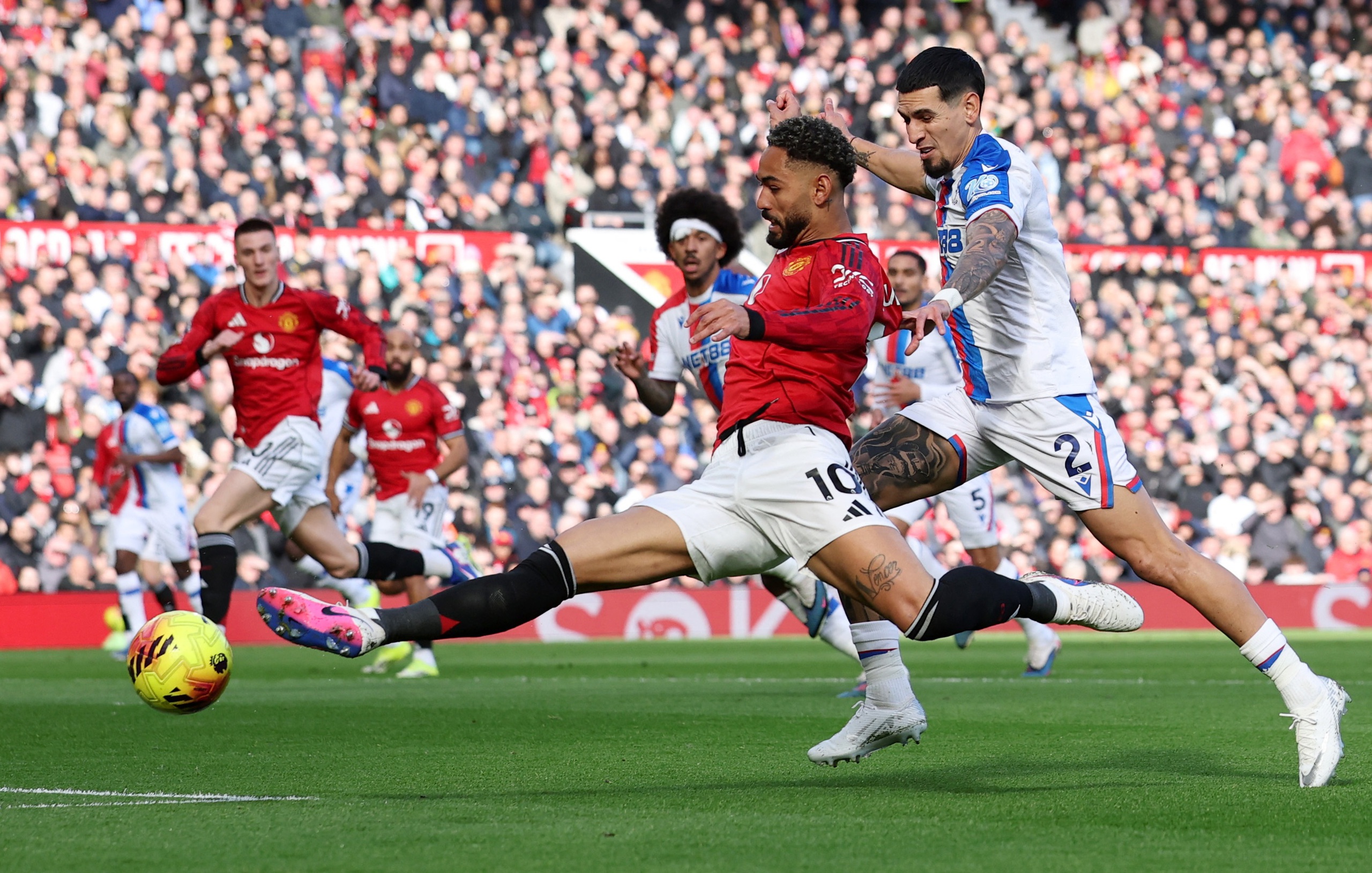 HLV Carrick thay đổi đặc biệt, M.U ngược dòng hạ Crystal Palace: Chính thức vào tốp 3- Ảnh 2.