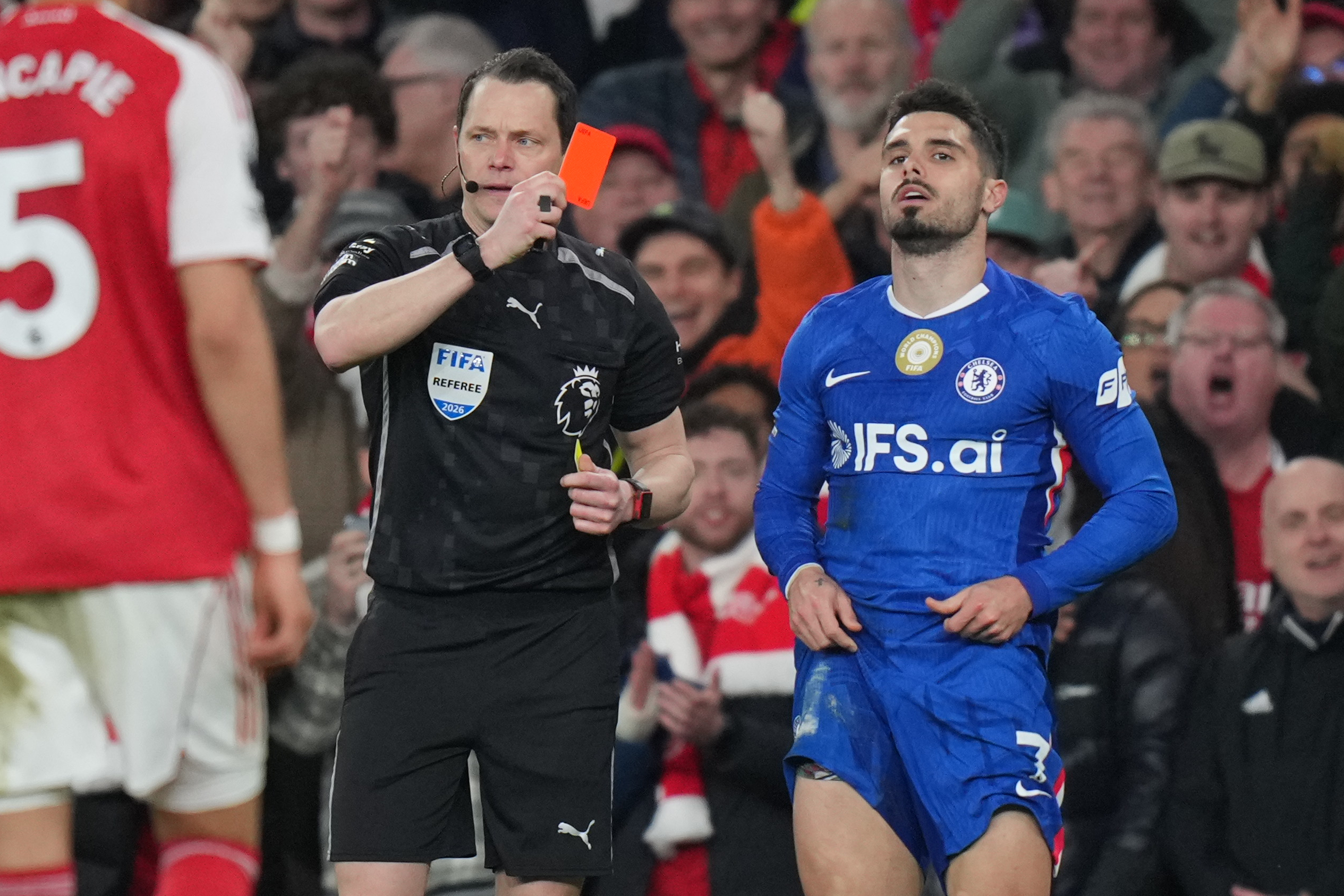 Arsenal hạ Chelsea, 3 bàn thắng đến từ phạt góc 2 Arsenal - Ảnh 2.