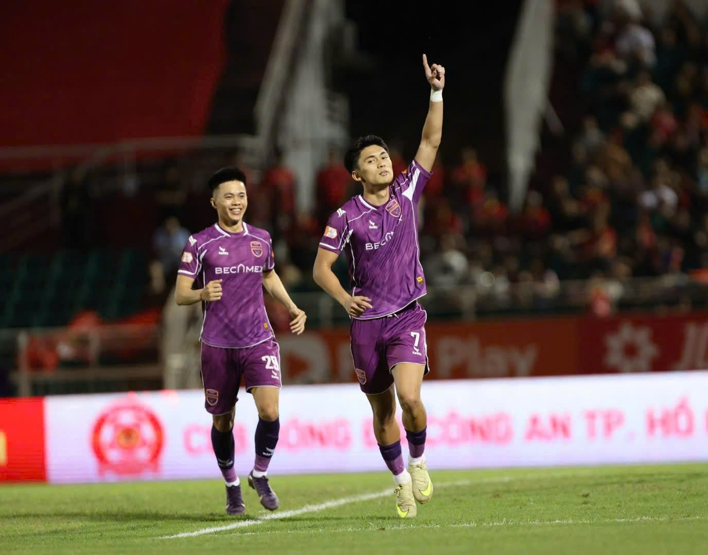 Kết quả vòng 14 V-League: Nóng bỏng cuộc đua 2 đầu bảng xếp hạng - Ảnh 2.