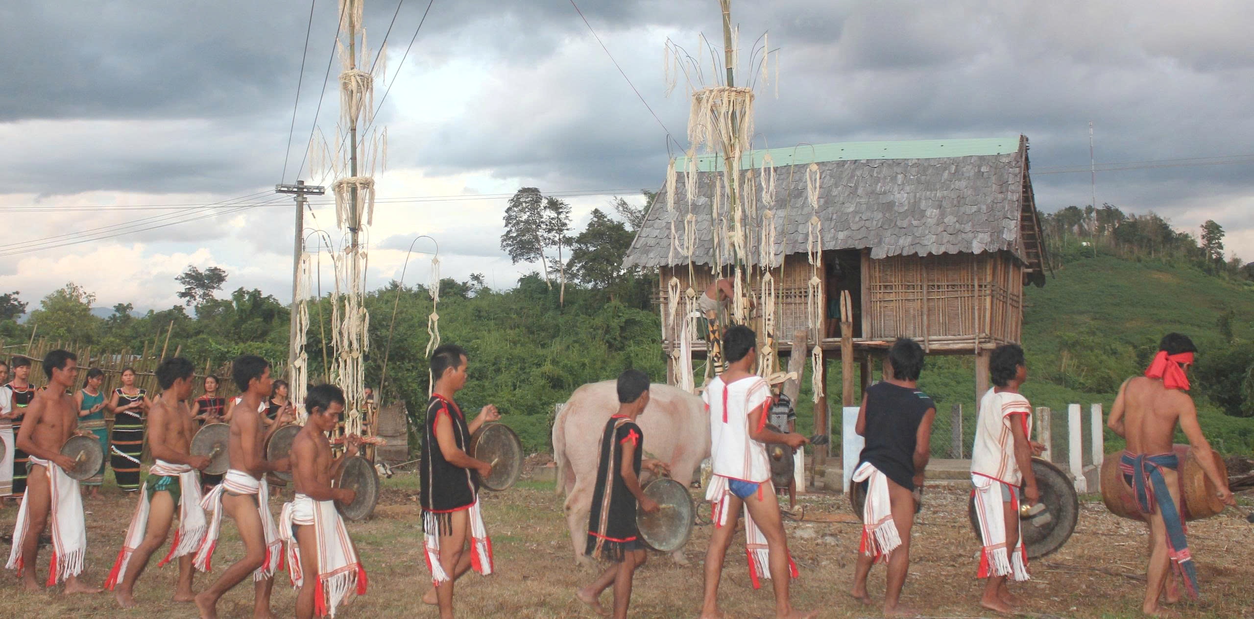 Vật thiêng của làng: Thần ngà voi của người Rơ Mâm- Ảnh 3.