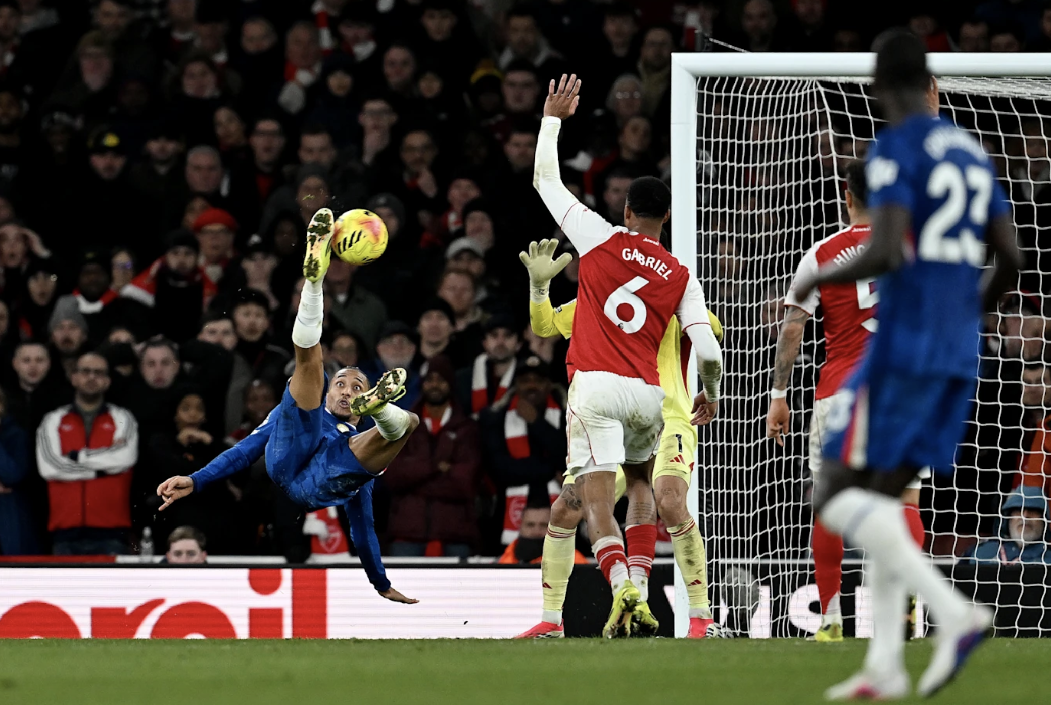 Mưa bàn thắng từ phạt góc, Arsenal đánh bại Chelsea ở derby London 2 Mưa bàn thắng từ phạt góc, Arsenal đánh bại Chelsea ở derby London - Ảnh 2.