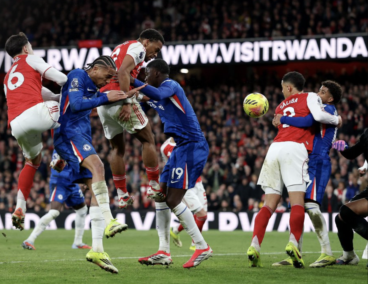 Mưa bàn thắng từ phạt góc, Arsenal đánh bại Chelsea ở derby London 5 Mưa bàn thắng từ phạt góc, Arsenal đánh bại Chelsea ở derby London - Ảnh 5.