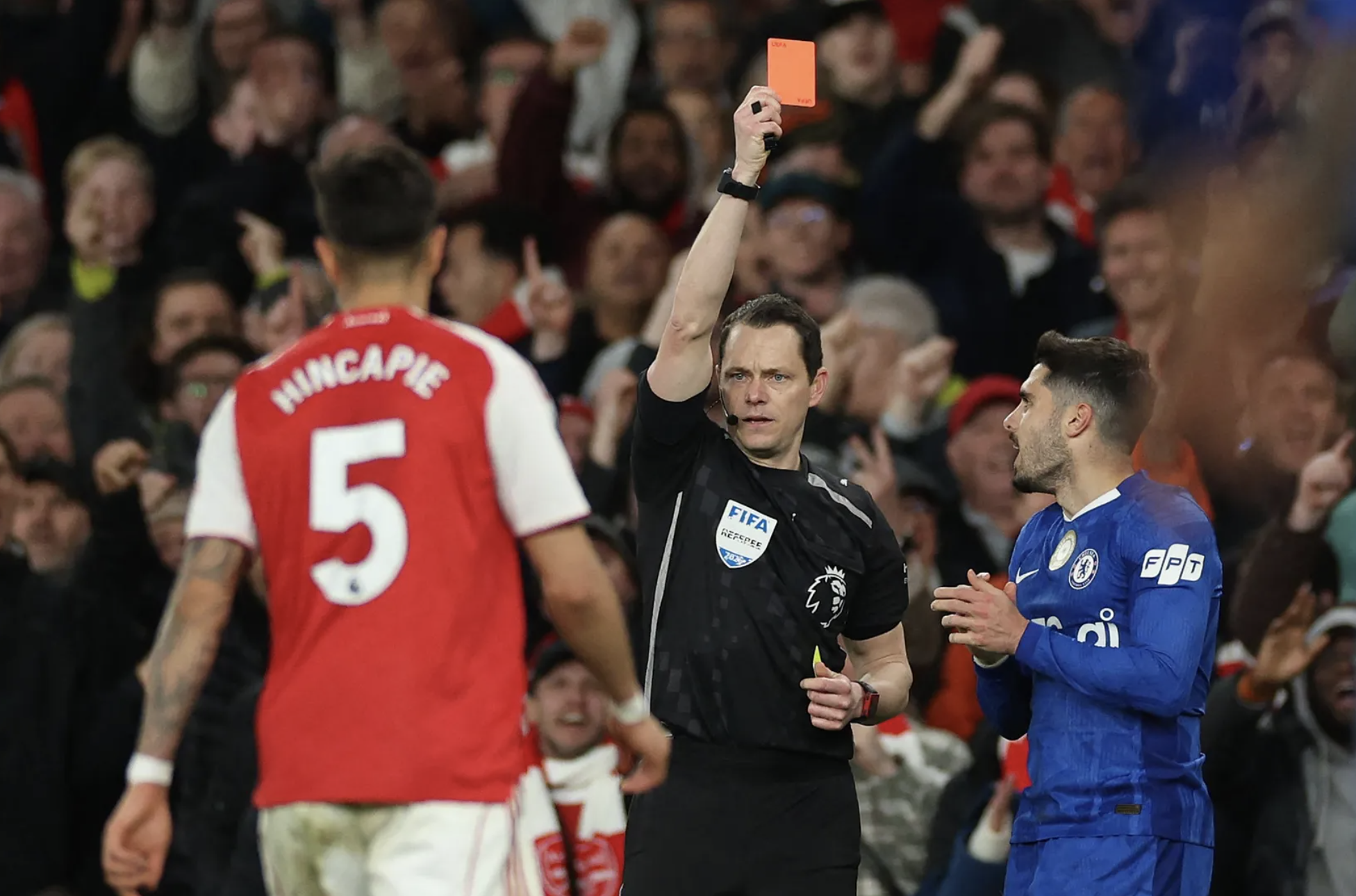 Mưa bàn thắng từ phạt góc, Arsenal đánh bại Chelsea ở derby London 6 Mưa bàn thắng từ phạt góc, Arsenal đánh bại Chelsea ở derby London - Ảnh 6.