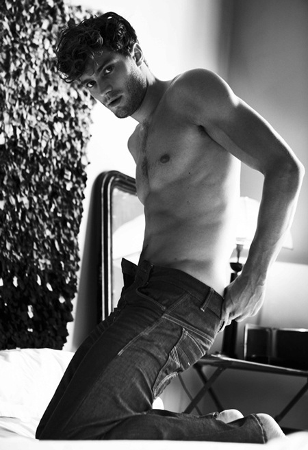 "Bỏng mắt" ngắm ảnh của Shin Min Ah và tài tử 50 Sắc Thái 4 1772408736 581 Bong mat ngam anh cua Shin Min Ah va tai