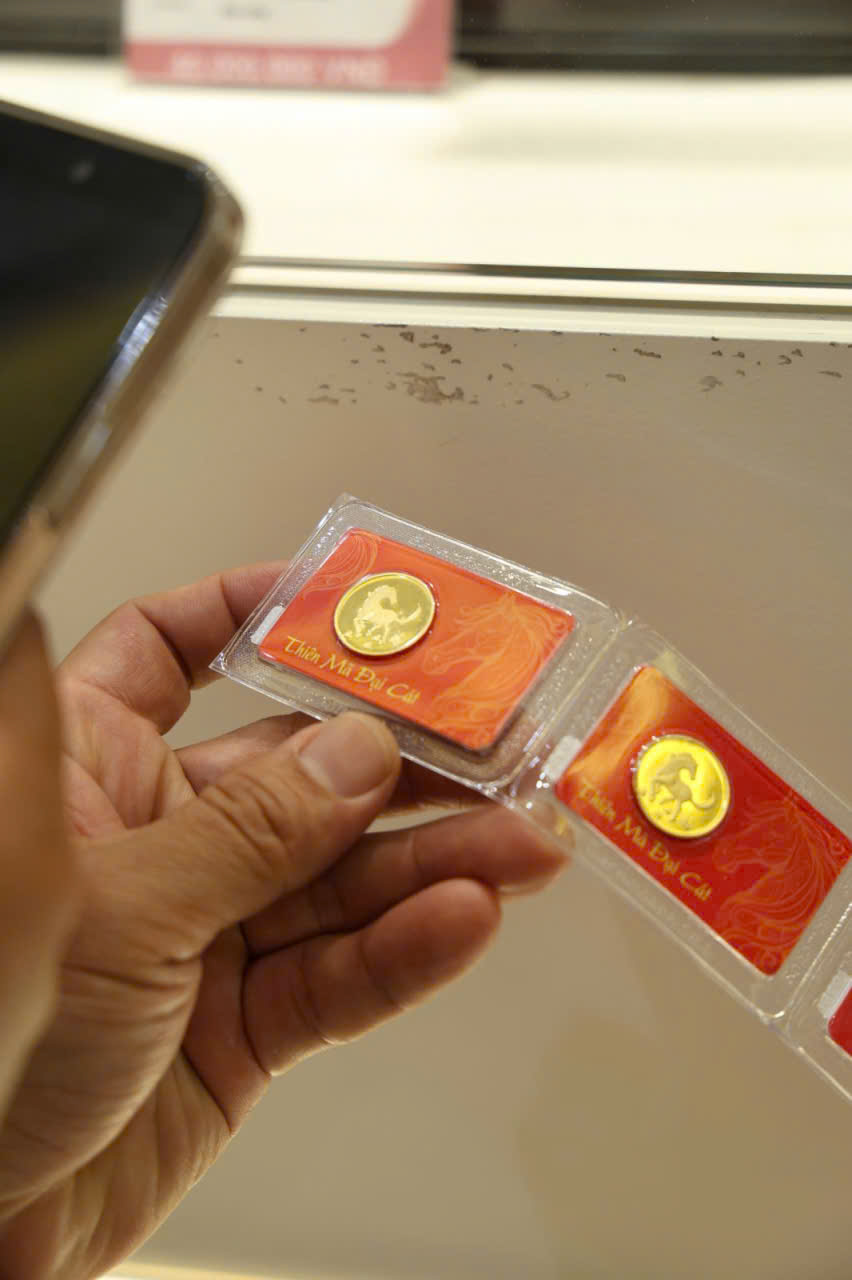 Mỹ đã tấn công Iran, giá vàng, bạc tuần này sẽ ra sao? - Ảnh 2.