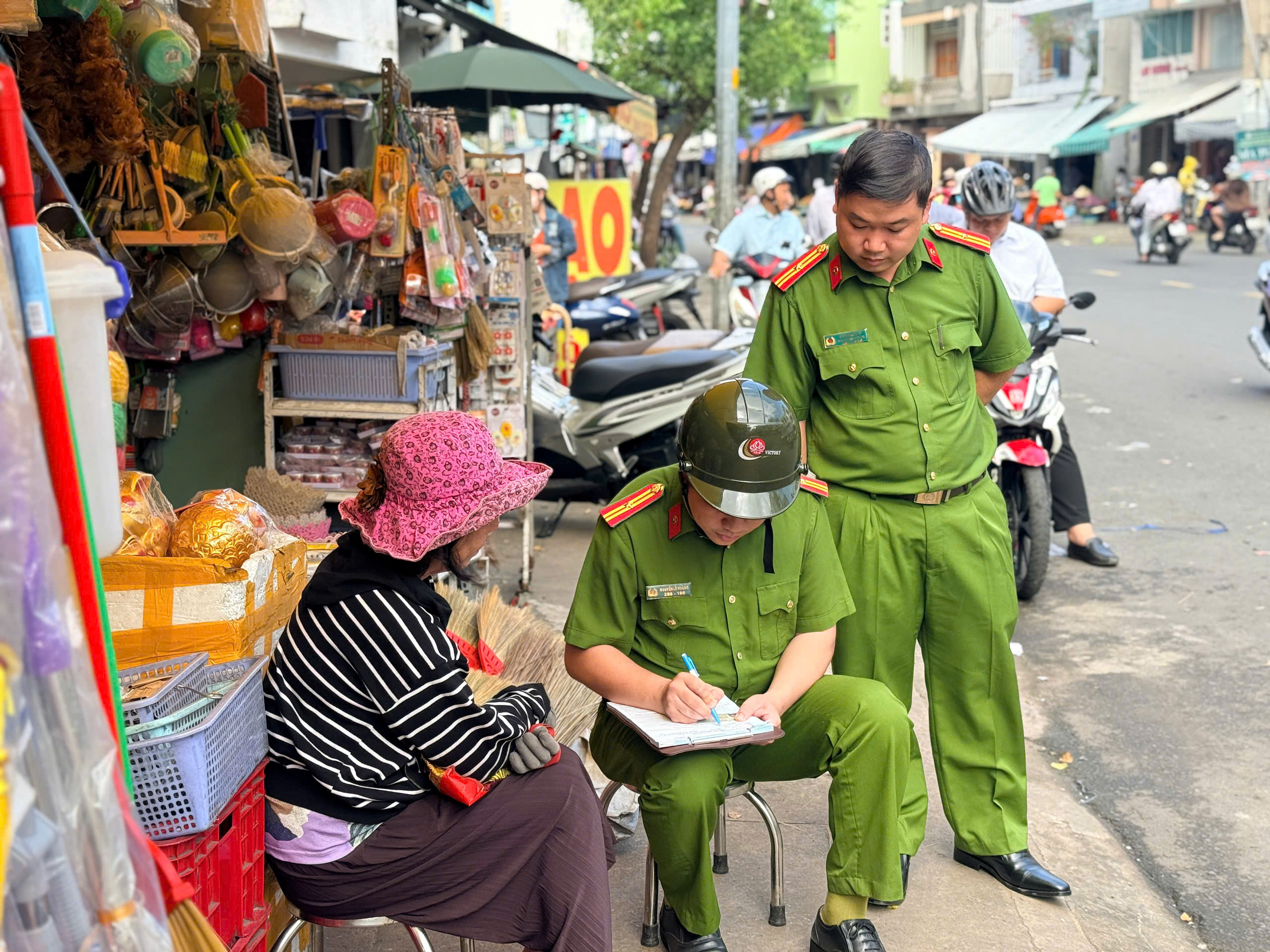 Quản lý vỉa hè tp . Hcm: Tái lập mỹ quan đô thị năm 2026 - Ảnh 3. Quản lý vỉa hè tp . Hcm: Tái lập mỹ quan đô thị năm 2026 - Ảnh 3.