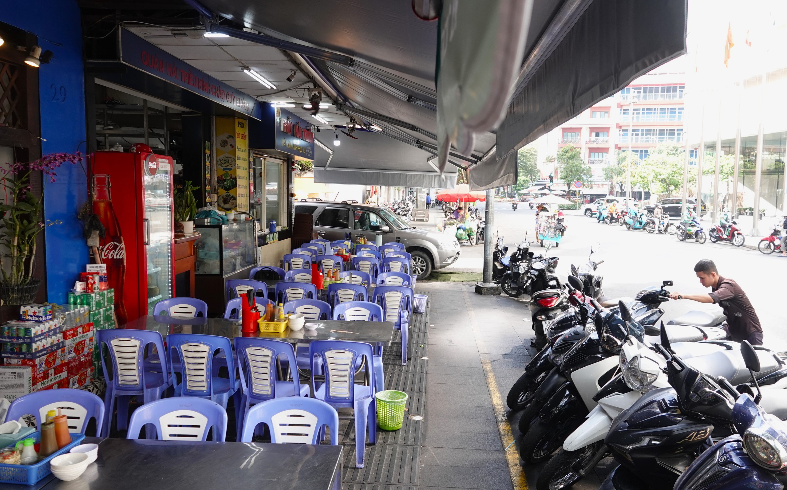 Quản lý vỉa hè tp . Hcm: Tái lập mỹ quan đô thị năm 2026 - Ảnh 4. Quản lý vỉa hè tp . Hcm: Tái lập mỹ quan đô thị năm 2026 - Ảnh 4.