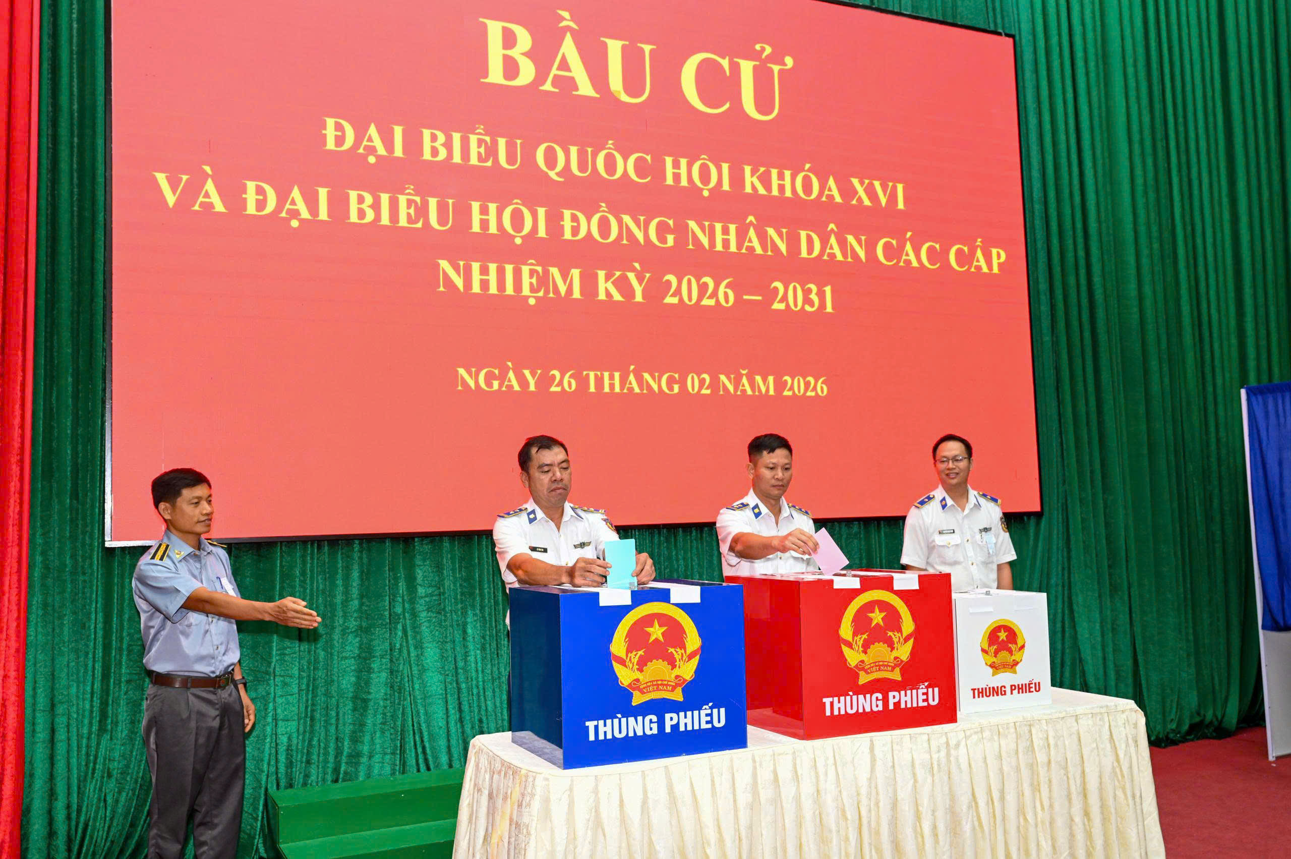 - Ảnh 3. - Ảnh 3.