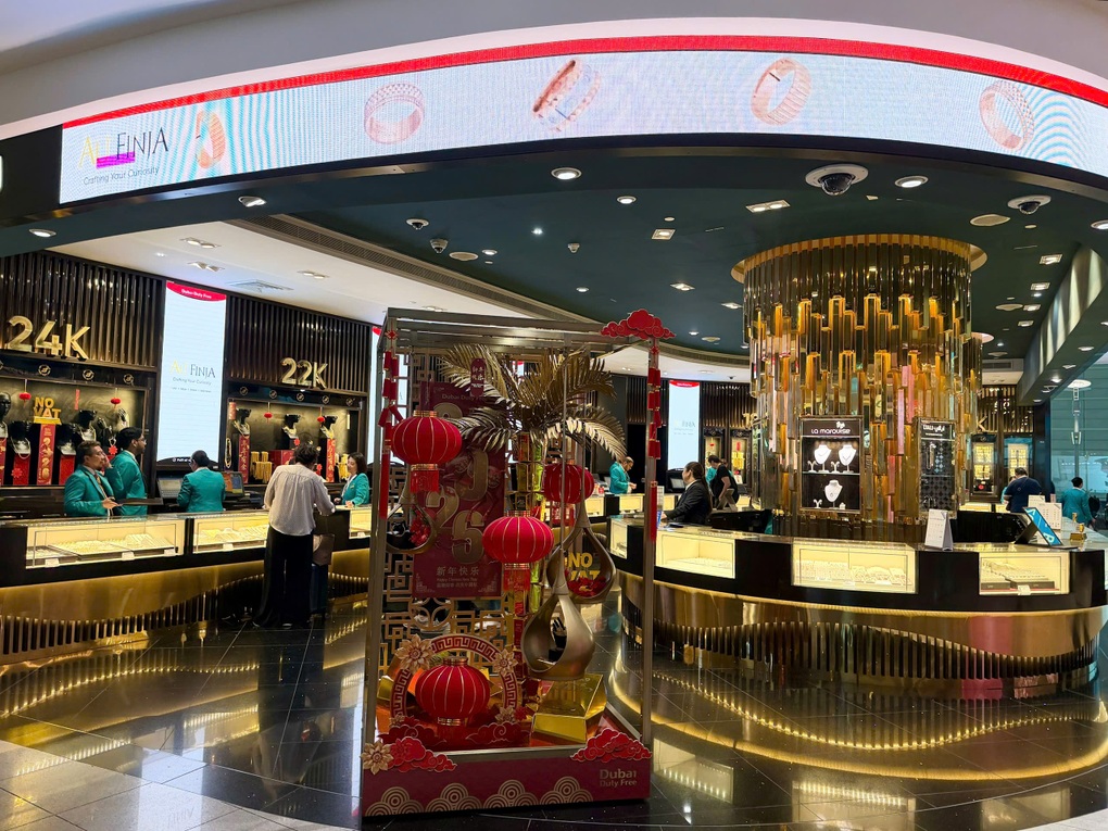 Khách Việt kể phút rời Dubai: “Bay 30 phút đã nghe tin tên lửa” - 2