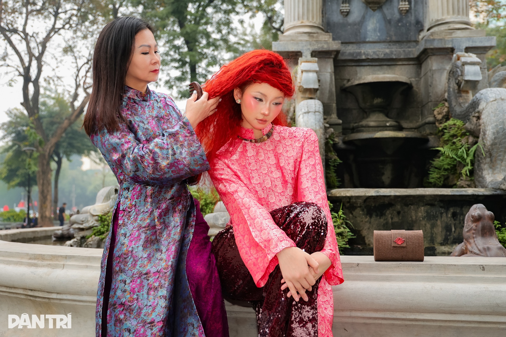 Vũ công tóc đỏ biến tấu áo dài cá tính, gợi ý phong cách mới cho ngày 8/3 - 11 Vũ công tóc đỏ biến tấu áo dài cá tính, gợi ý phong cách mới cho ngày 8/3 - 11