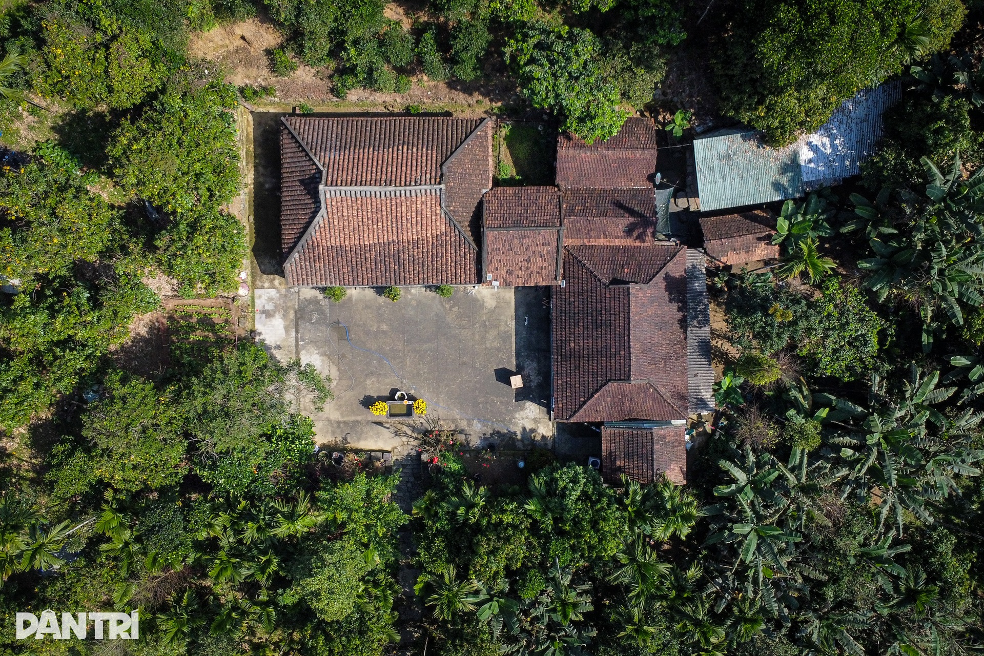 Bí ẩn chiếc bàn tự xoay trong ngôi nhà cổ bằng gỗ hơn 150 năm tuổi - 3