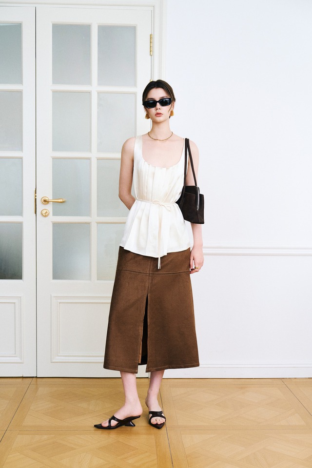 Diện mạo mùa xuân tươi sáng từ chân váy dáng dài- Ảnh 3. Diện mạo mùa xuân tươi sáng từ chân váy dáng dài- Ảnh 3.