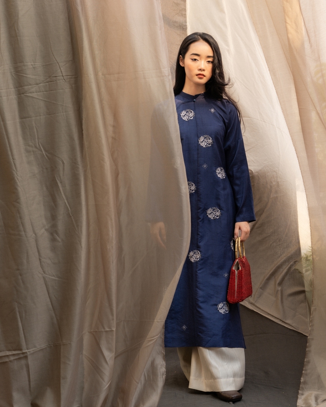 Áo dài 2026, giữ hồn Việt trên nền lụa xưa- Ảnh 3. Áo dài 2026, giữ hồn Việt trên nền lụa xưa- Ảnh 3.