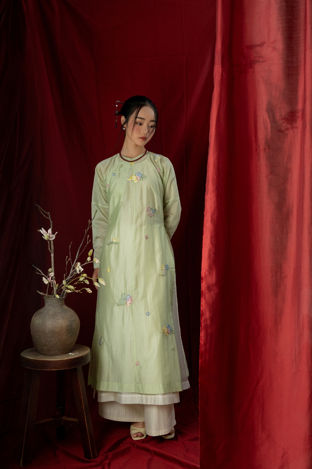 Áo dài 2026, giữ hồn Việt trên nền lụa xưa- Ảnh 5. Áo dài 2026, giữ hồn Việt trên nền lụa xưa- Ảnh 5.