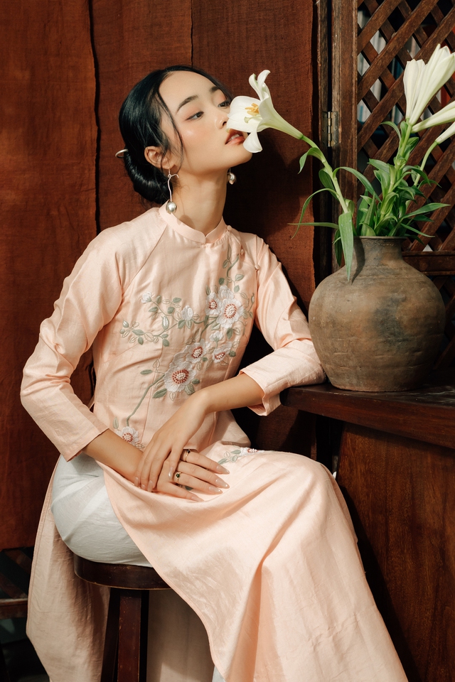 Áo dài 2026, giữ hồn Việt trên nền lụa xưa- Ảnh 7. Áo dài 2026, giữ hồn Việt trên nền lụa xưa- Ảnh 7.