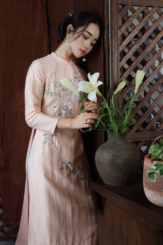 Áo dài 2026, giữ hồn Việt trên nền lụa xưa- Ảnh 8. Áo dài 2026, giữ hồn Việt trên nền lụa xưa- Ảnh 8.