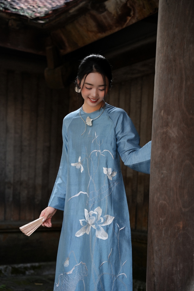 Áo dài 2026, giữ hồn Việt trên nền lụa xưa- Ảnh 10. Áo dài 2026, giữ hồn Việt trên nền lụa xưa- Ảnh 10.