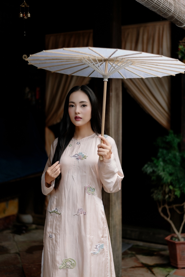 Áo dài 2026, giữ hồn Việt trên nền lụa xưa- Ảnh 11. Áo dài 2026, giữ hồn Việt trên nền lụa xưa- Ảnh 11.
