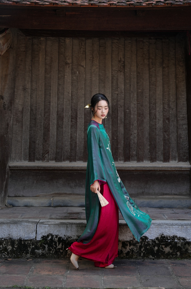 Áo dài 2026, giữ hồn Việt trên nền lụa xưa- Ảnh 12. Áo dài 2026, giữ hồn Việt trên nền lụa xưa- Ảnh 12.