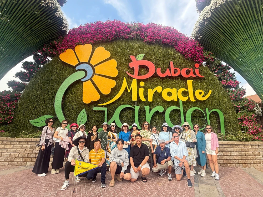 Một đoàn du khách du lịch Dubai dịp Tết. IMG_6010.jpeg