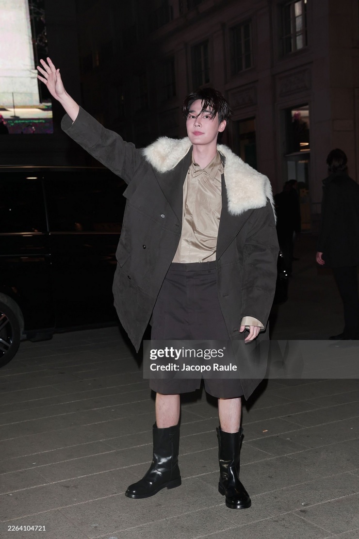 Cụ bà 79 tuổi sành điệu gây sốt, Thư Kỳ phong độ tại show Bottega Veneta 2026 - 3