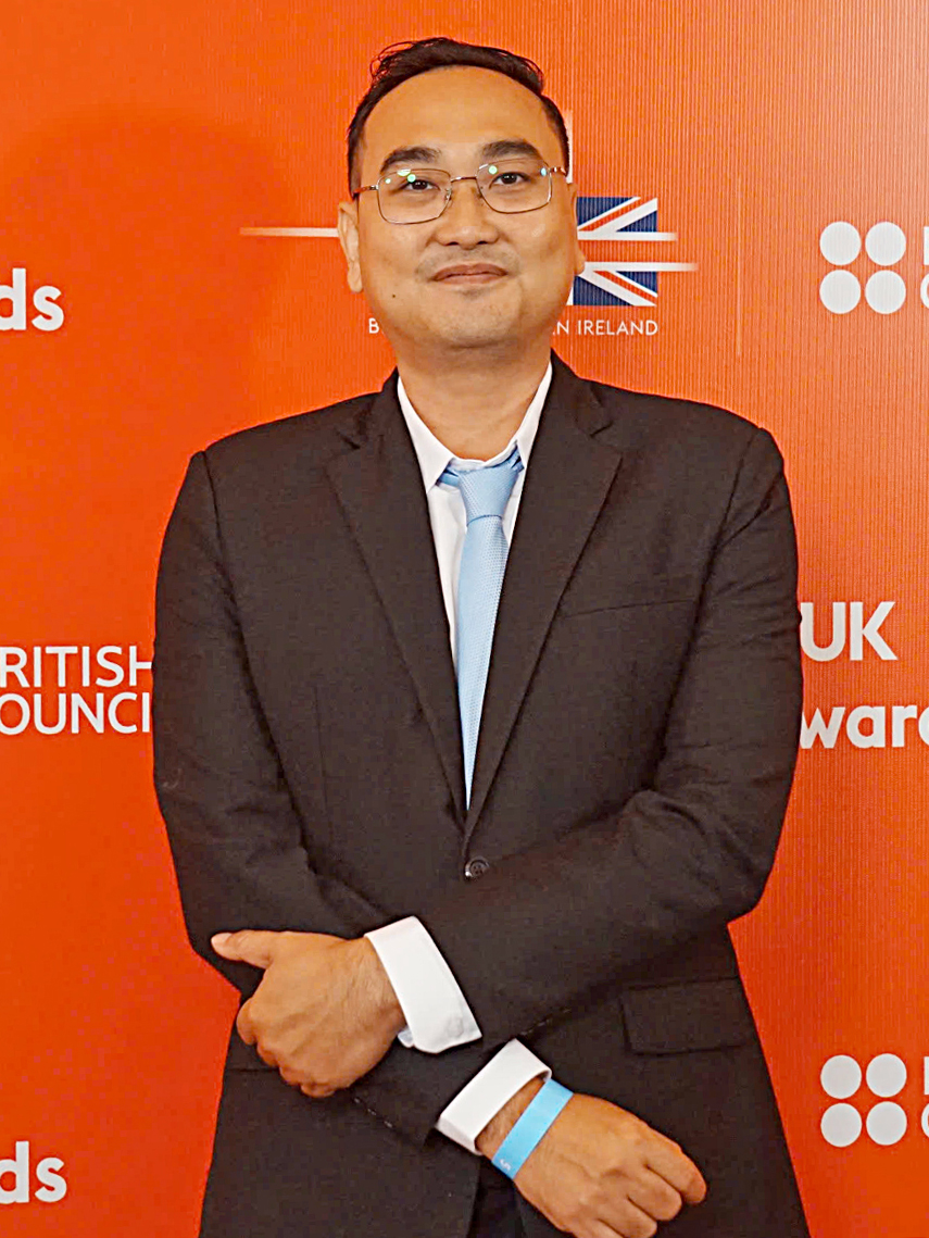 Nhà khoa học đam mê bảo vệ đàn thú biển 2 nhà khoa học - Ảnh 2.