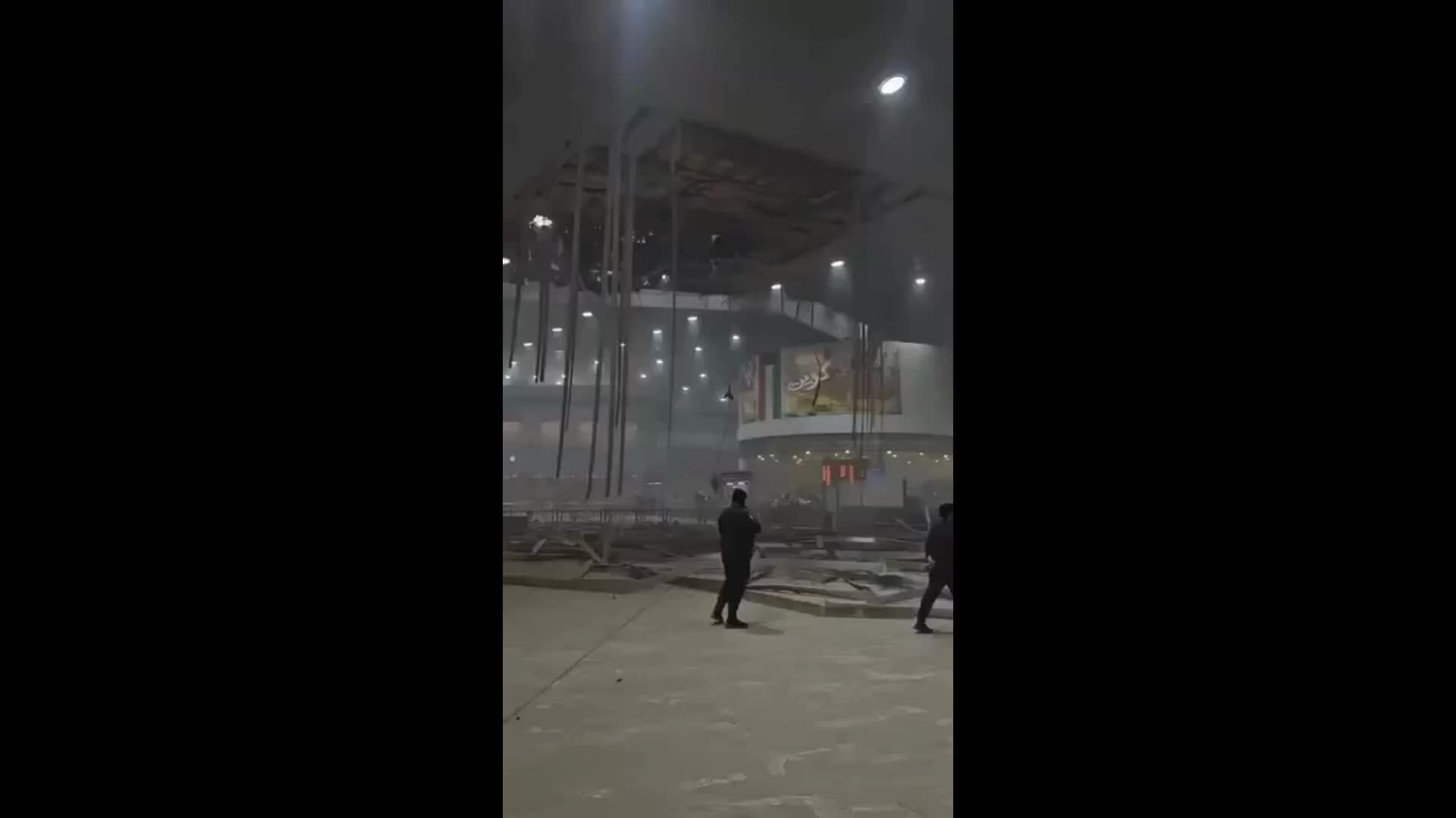 Sân bay quốc tế Kuwait dính đòn không kích